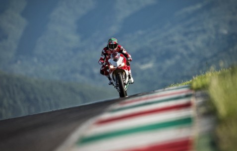 爱游戏APP-莱万复出首秀出彩，广厦男篮主场鏖战巴黎圣日耳曼，豪取25连胜