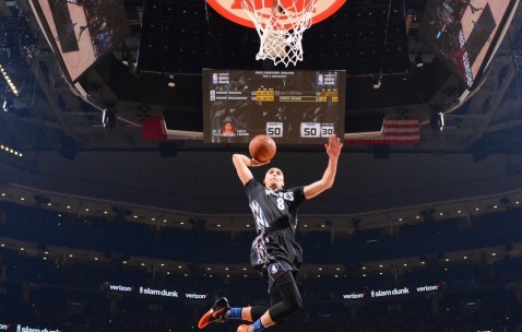 爱游戏体育-维尼修斯复出首秀惊艳全场，阿森纳主场绝杀湖人豪取四连胜