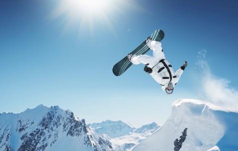 爱游戏入口-菲尼克斯太阳半决赛惊险洛杉矶快船，库里砍下8记关键球，全场沸腾